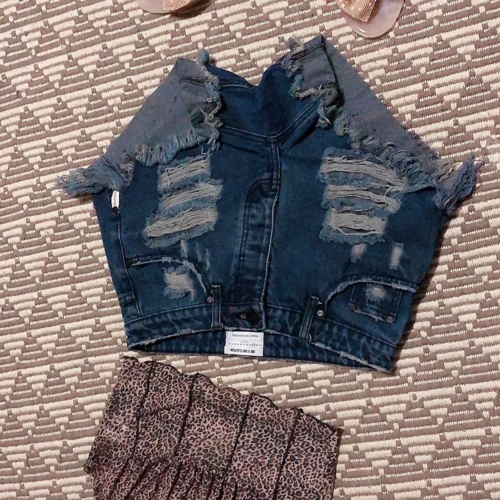 Clothes - Picture 7 of 10